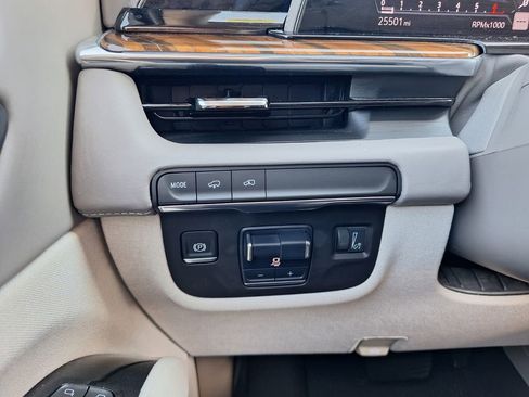 Certified 2024 Cadillac Escalade Sport Platinum image 29