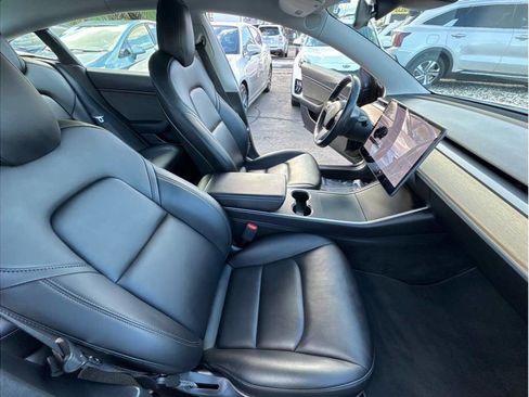 Used 2019 Tesla Model 3 Standard Range image 6