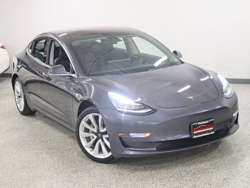 Used 2018 Tesla Model 3 image 4