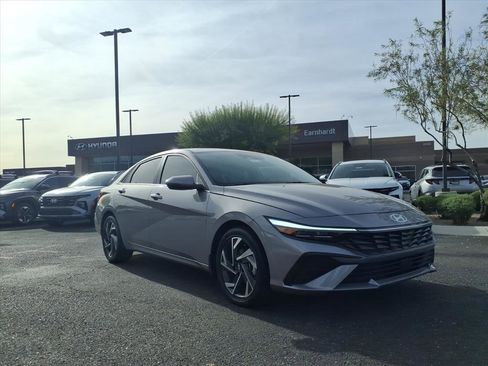 Certified 2025 Hyundai Elantra Limited image 8