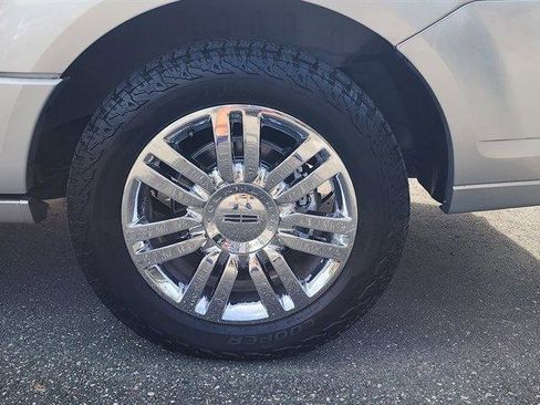 Used 2010 Lincoln Navigator L 4WD image 13