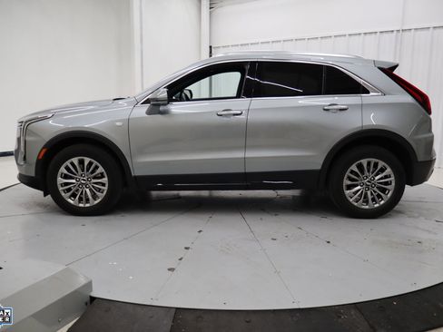 Used 2025 Cadillac XT4 Premium Luxury image 9