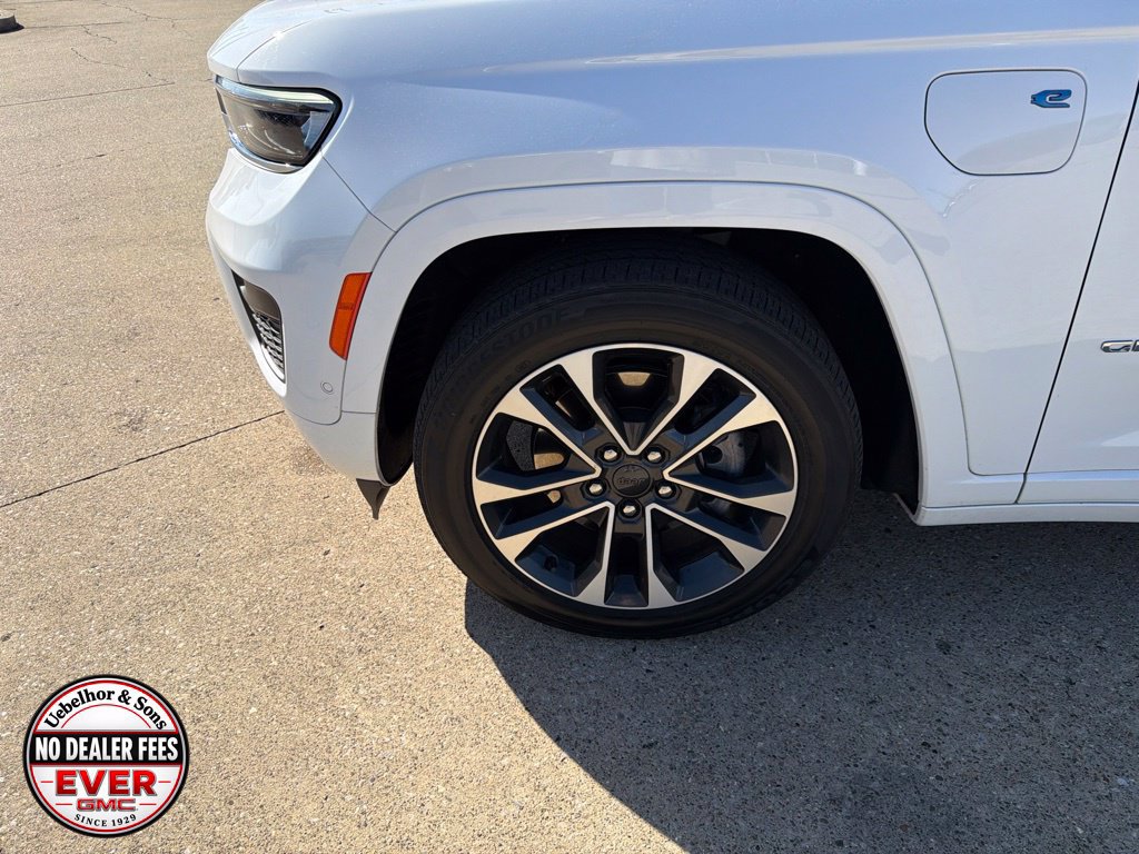 Used 2023 Jeep Grand Cherokee Overland w/ Luxury Tech Group IV AWD/4WD image 14