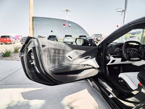 Used 2023 Chevrolet Corvette Z06 RWD image 15