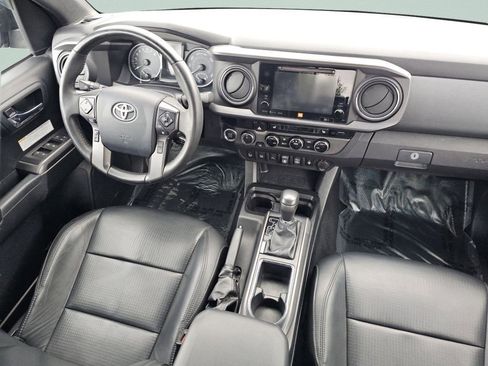 Used 2018 Toyota Tacoma TRD Off-Road AWD/4WD image 30