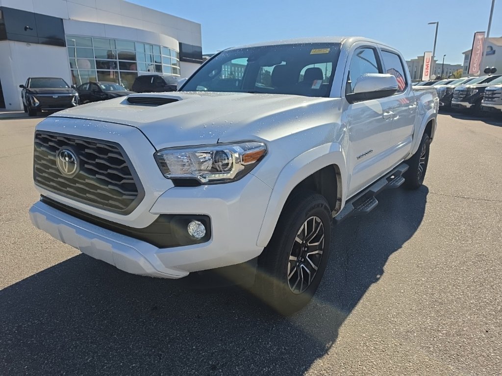 Used 2022 Toyota Tacoma TRD Sport w/ Technology Package RWD image 5