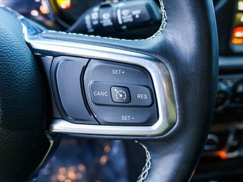 Used 2022 Jeep Wrangler Unlimited Sahara image 15