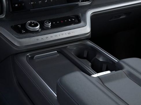 New 2026 Ford Expedition Platinum image 15