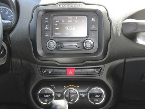 Used 2017 Jeep Renegade Limited FWD image 23