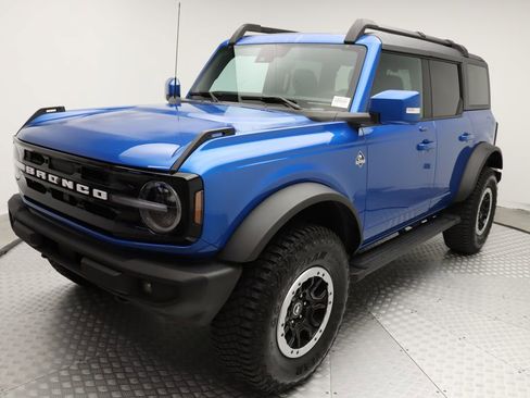 Used 2023 Ford Bronco Outer Banks w/ Sasquatch Package image 2