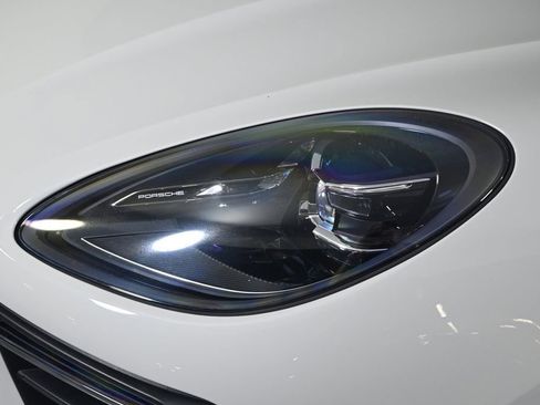 Certified 2023 Porsche Macan AWD/4WD image 25