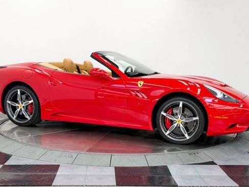 Used 2014 Ferrari California RWD image 38