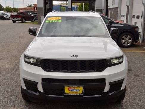 Used 2023 Jeep Grand Cherokee L Limited w/ Black Appearance Package AWD/4WD image 3