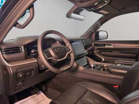 Used 2024 Jeep Wagoneer L Series III w/ Flexible Seating Group image 11