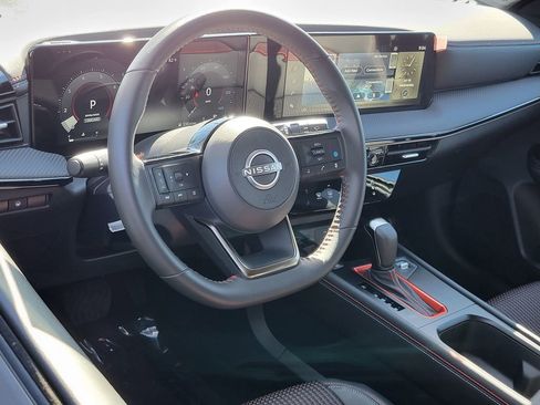 Used 2025 Nissan Kicks SR AWD/4WD image 3