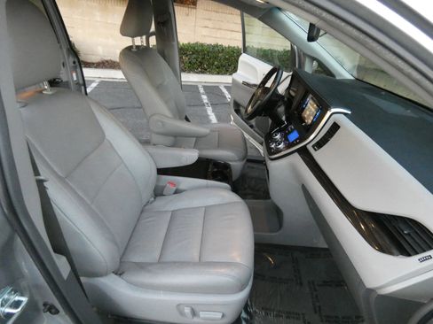 Used 2015 Toyota Sienna XLE image 25
