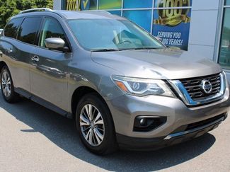 Used 2020 Nissan Pathfinder SL image 1