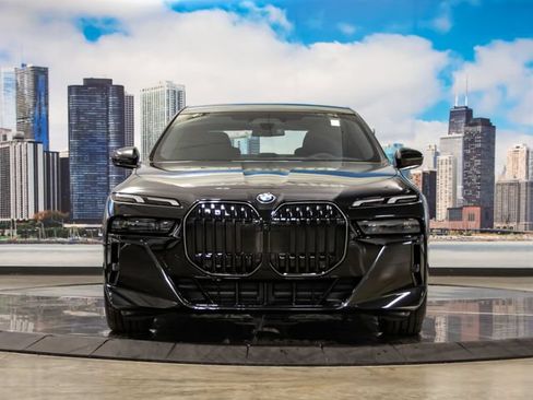 Used 2026 BMW 740i xDrive AWD/4WD image 3