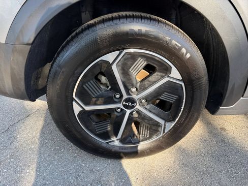 Used 2026 Kia Niro LX FWD image 28