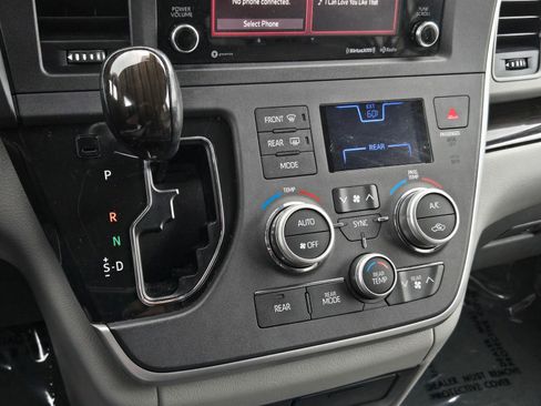 Certified 2020 Toyota Sienna XLE FWD image 18