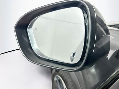 Used 2024 Nissan Rogue SV AWD/4WD image 16