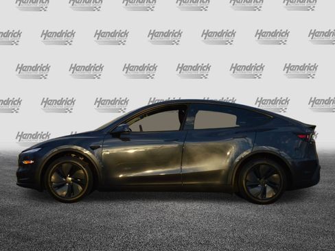 Used 2026 Tesla Model Y 2WD image 8