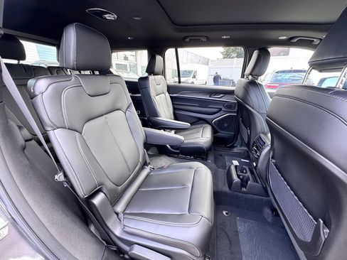 New 2026 Jeep Grand Cherokee L Limited w/ Limited Altitude Package AWD/4WD image 21