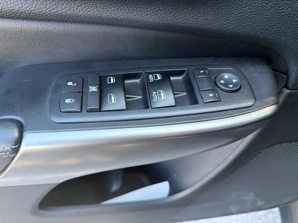 Used 2019 Jeep Cherokee Limited AWD/4WD image 14
