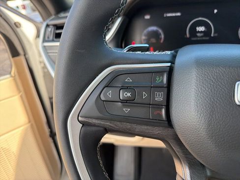 Used 2023 Jeep Grand Cherokee Limited w/ Black Appearance Package image 47