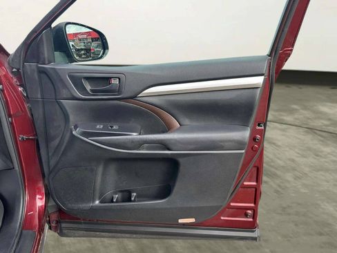 Used 2015 Toyota Highlander Plus AWD/4WD image 19
