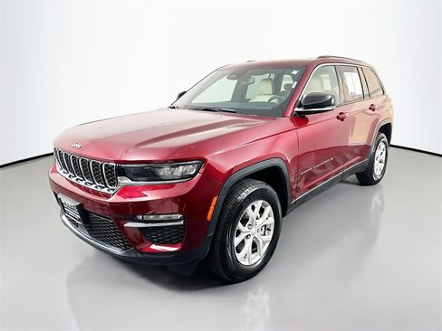 Used 2024 Jeep Grand Cherokee Limited image 3