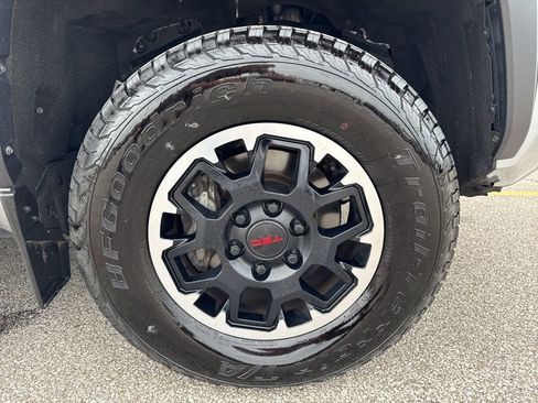 Used 2024 Toyota Tacoma SR5 AWD/4WD image 48