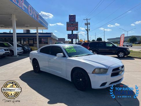 Used 2011 Dodge Charger SE RWD image 1