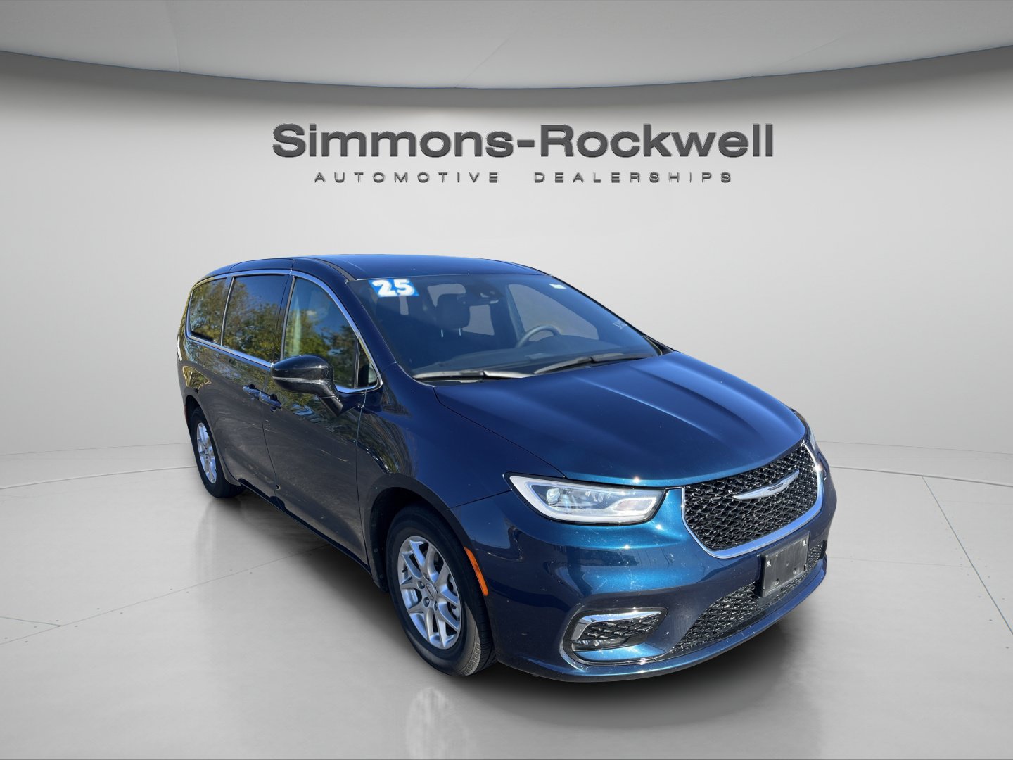 Used 2025 Chrysler Pacifica Select FWD image 7
