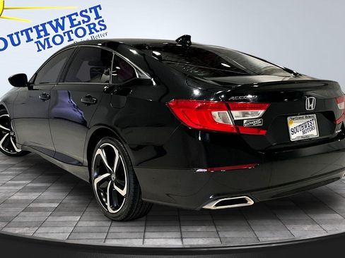 Used 2018 Honda Accord Sport image 5