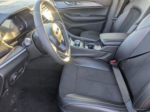 New 2025 Jeep Grand Cherokee L Laredo image 4