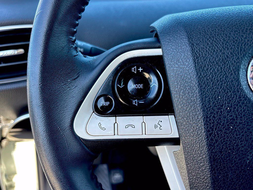 Used 2018 Toyota Prius Prime Premium w/ Preferred Accessory Package FWD image 12