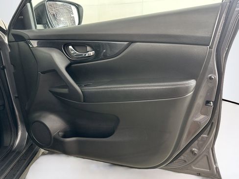 Used 2018 Nissan Rogue SL w/ Premium Package AWD/4WD image 31