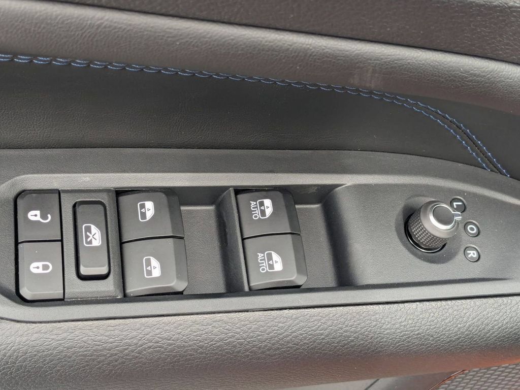 New 2026 Jeep Compass Latitude AWD/4WD image 13