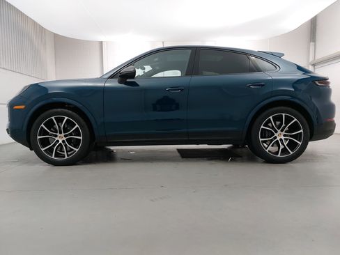 Used 2025 Porsche Cayenne Coupe image 2