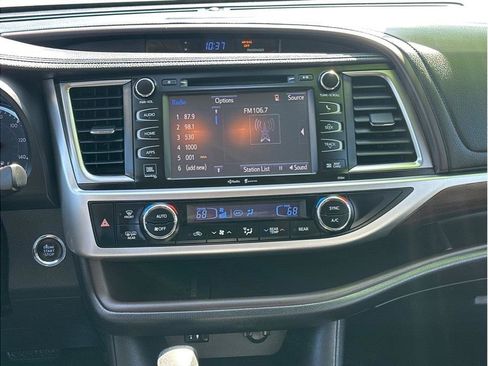 Used 2015 Toyota Highlander Limited Platinum AWD/4WD image 17