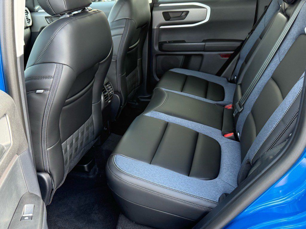 Used 2025 Ford Bronco Sport Outer Banks AWD/4WD image 15