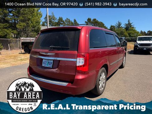 Used 2014 Chrysler Town & Country Touring FWD image 6