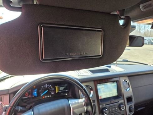 Used 2016 Ford Expedition Platinum image 19