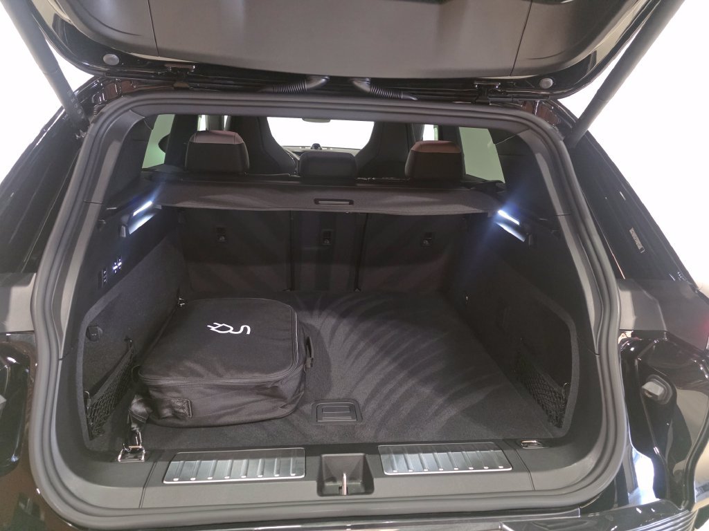 Certified 2026 Porsche Cayenne Electric AWD/4WD image 15