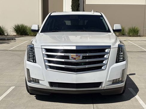 Used 2019 Cadillac Escalade ESV Luxury AWD/4WD image 8