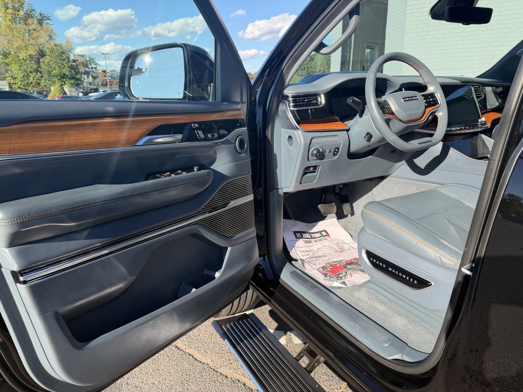 Used 2022 Jeep Grand Wagoneer Series II w/ Convenience Group III AWD/4WD image 14