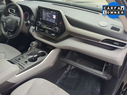 Used 2021 Toyota Highlander L image 25