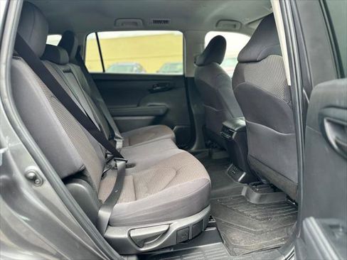 Used 2024 Toyota Highlander LE AWD/4WD image 17