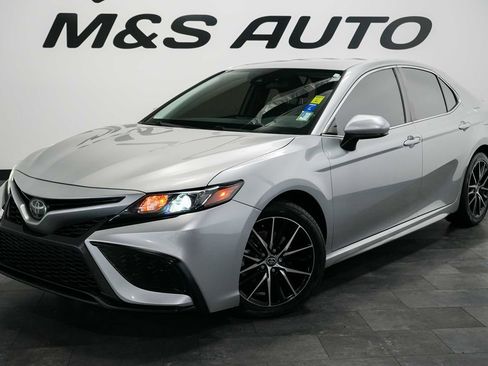 Used 2021 Toyota Camry SE FWD image 2